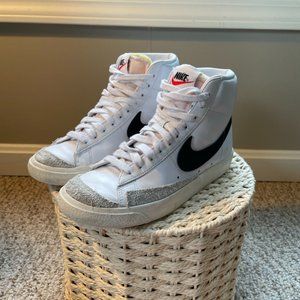Nike Women's Blazer Mid '77 Vintage